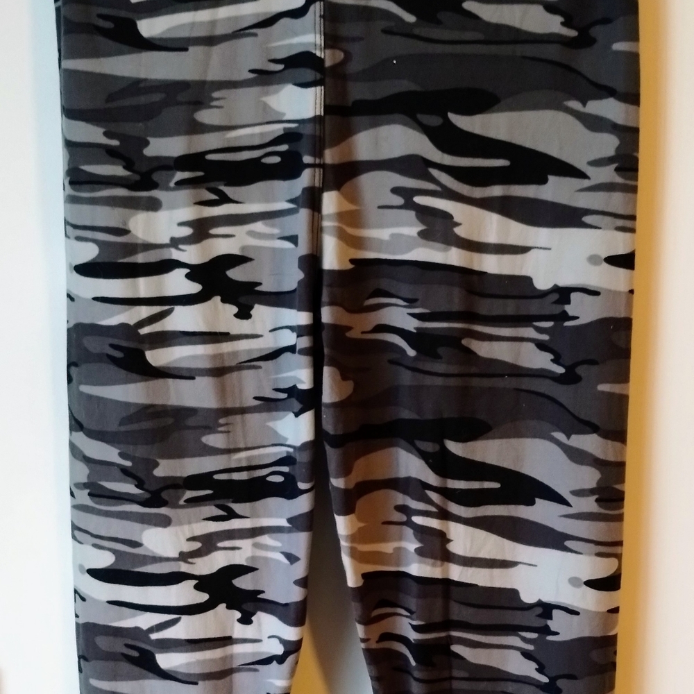 Leggings - stretchy fits multiple sizes